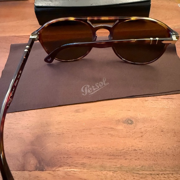 Persol Mens Tortoise Sunglasses - Picture 4 of 4